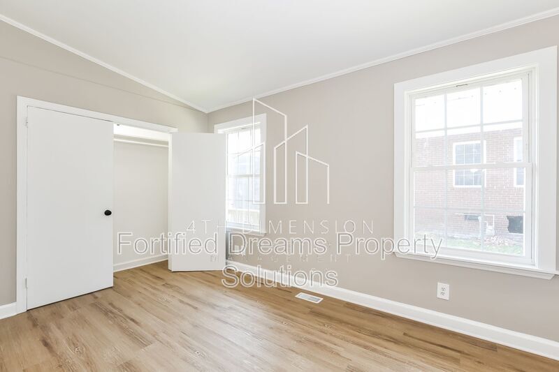 Building Photo - 511 Saunders Pl