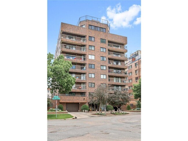 Building Photo - 2885 Knox Ave S
