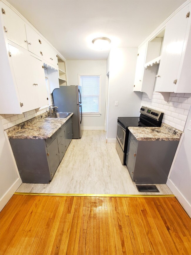 Building Photo - 707 7th St NW