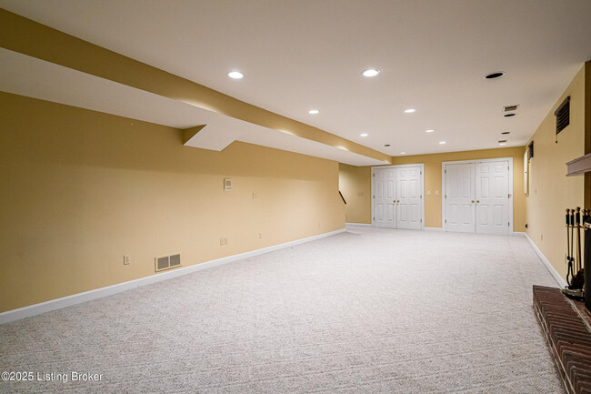 Building Photo - 303 Coralberry Rd