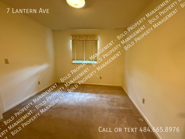 Building Photo - 7 Lantern Ave