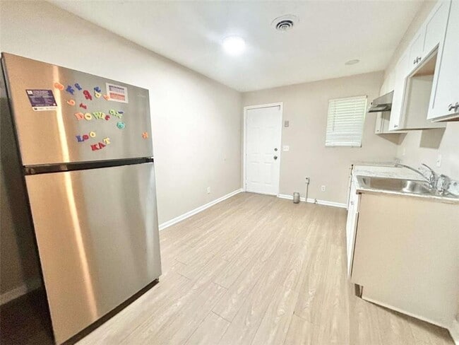 Building Photo - 6450 Raymond Dr