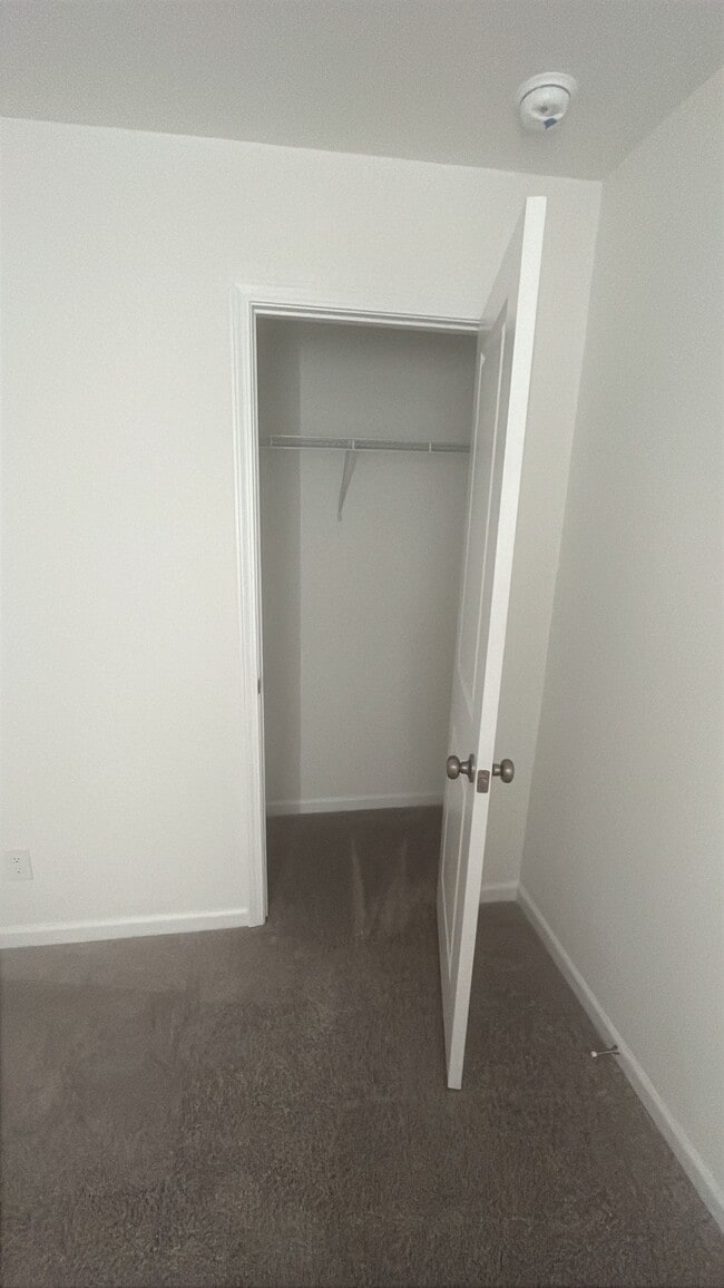 Building Photo - 761 Kitfox Dr NW