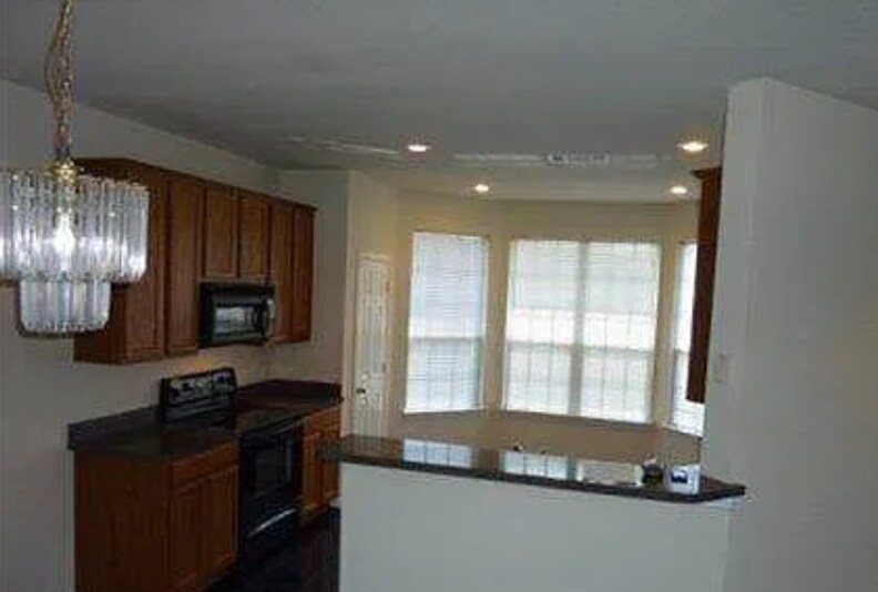 Building Photo - 10201 Franklin Dr