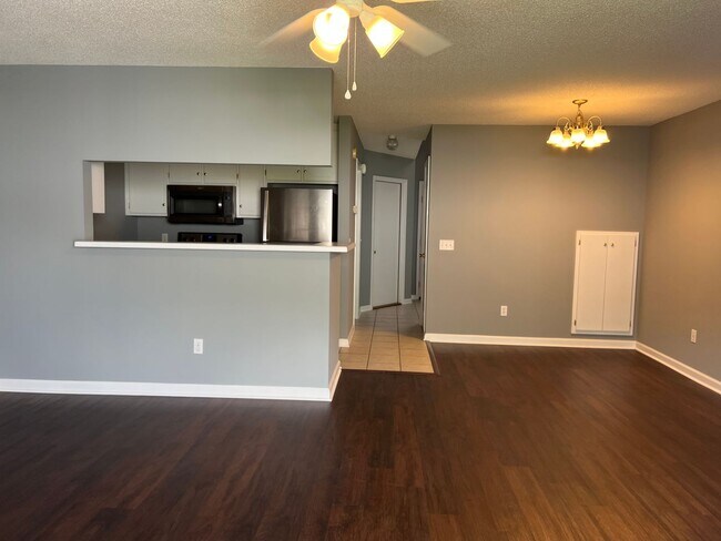 Building Photo - 139 S Spring View Dr