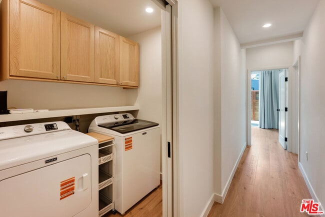 Building Photo - 1405 N Coronado St