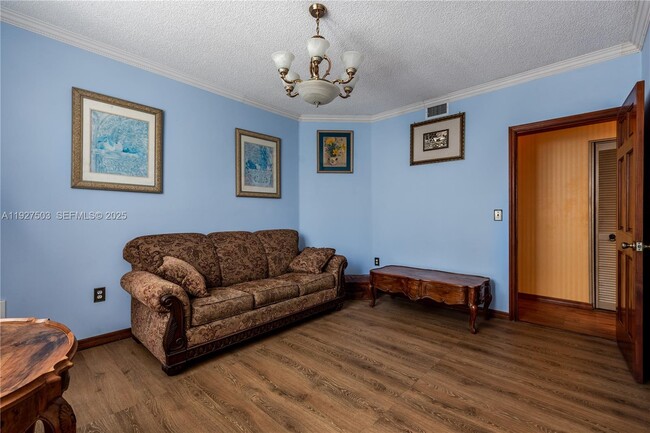 Building Photo - 19601 E Country Club Dr