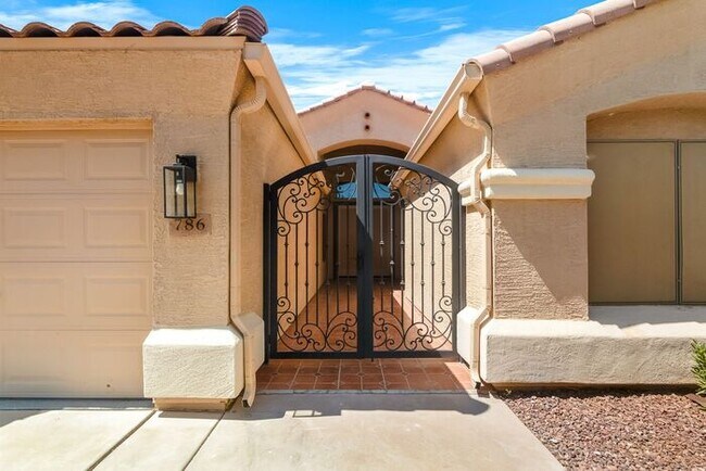 Building Photo - Gorgeous Everything you Need 4Bedroom plus Den Chandler Home!