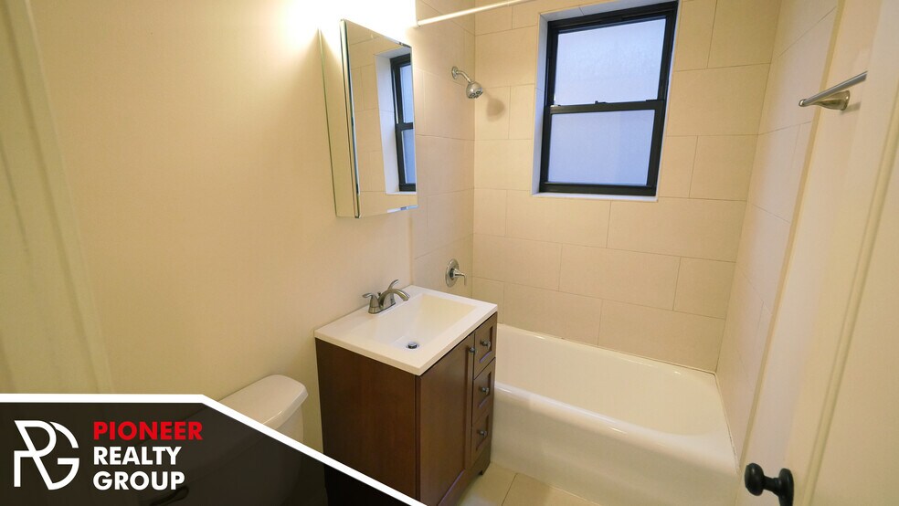 Building Photo - 4032 N Ashland Ave