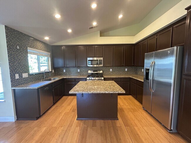 Building Photo - Nice home in Turlock