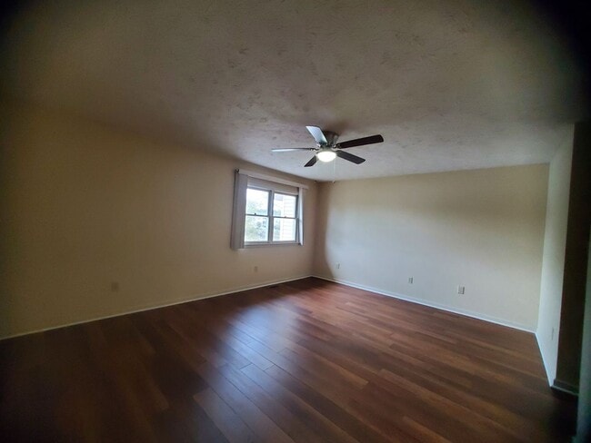 Building Photo - 450 Lands End Rd