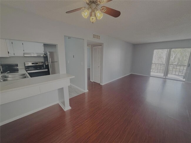 Building Photo - 6519 W Newberry Rd