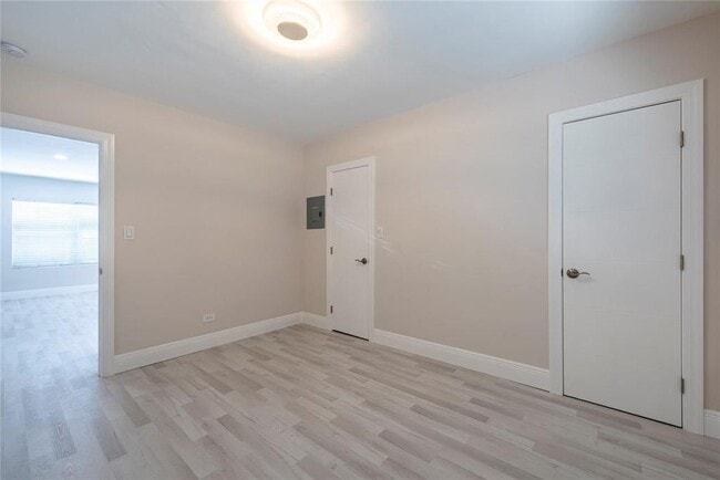 Building Photo - 628 NE 8th Ave