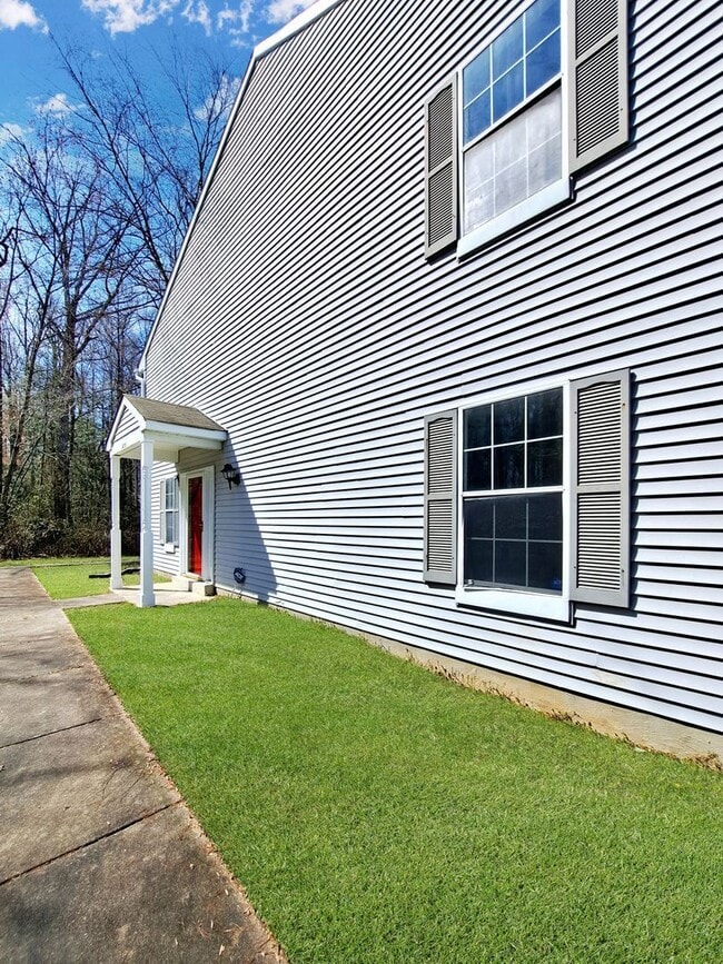 Building Photo - 3870 Gateview Pl