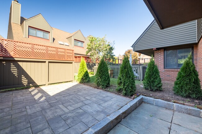 Building Photo - 206 Montoya Dr