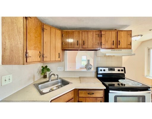 Building Photo - 92 Elm Ave