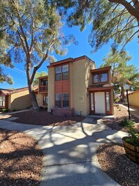 Building Photo - An Amazing Henderson 3 Bedroom Townhome!!