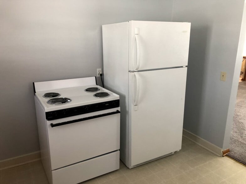 Building Photo - 307 4th St E