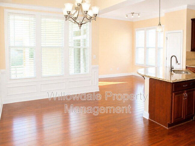 Building Photo - 1025 Governess Ln