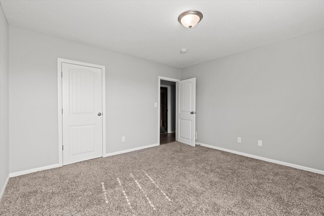 Building Photo - 609 Poplar Ct