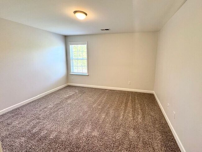 Building Photo - Now Leasing a 4-Bedroom 2.5 Bath Home In O...