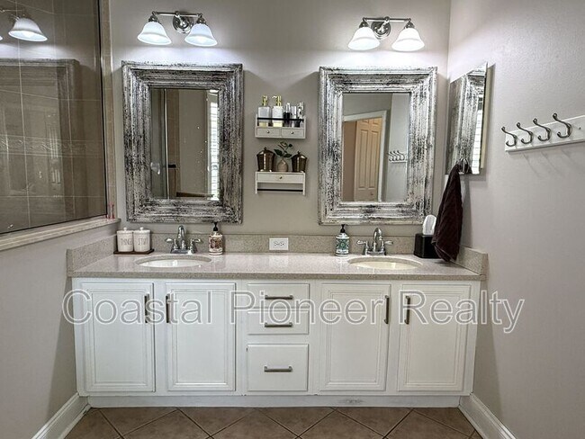 Building Photo - 14620 Chatsworth Manor Cir