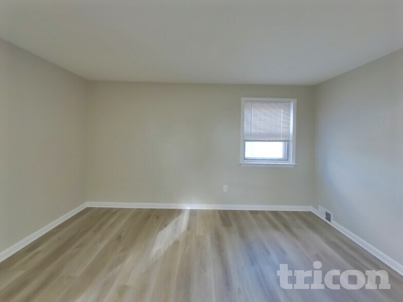 Building Photo - 906 Township Line Rd