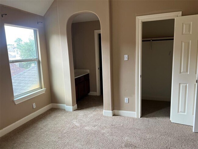 Building Photo - 16907 Coronado Springs Dr