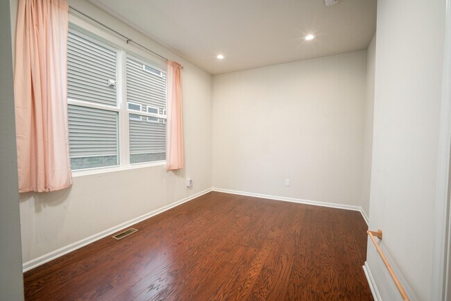 Building Photo - 2825 Dillon Dr