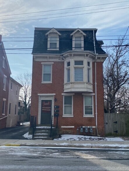 Primary Photo - 822 E Prospect St