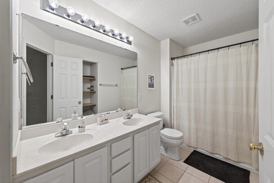 Building Photo - 631 Woodduck Dr