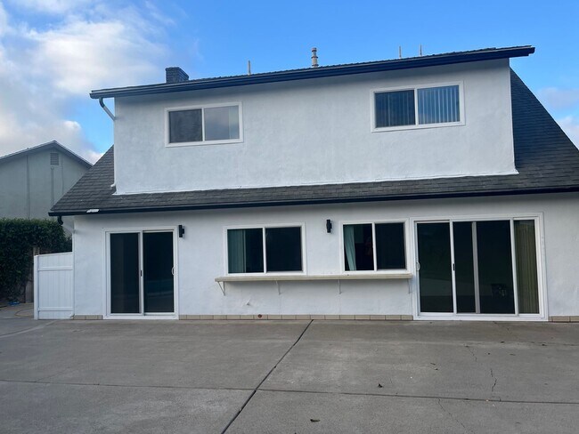 Building Photo - Moffett tract 5 bedroom home with pool in cul-de-sac