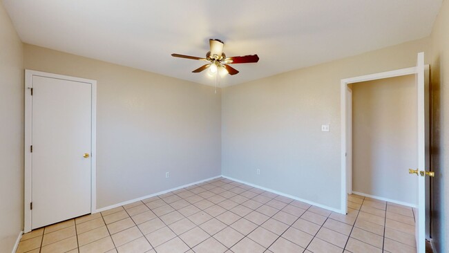Building Photo - 2 WEEKS FREE! ALL TILE 3 BEDROOM, 2 BATH, ...
