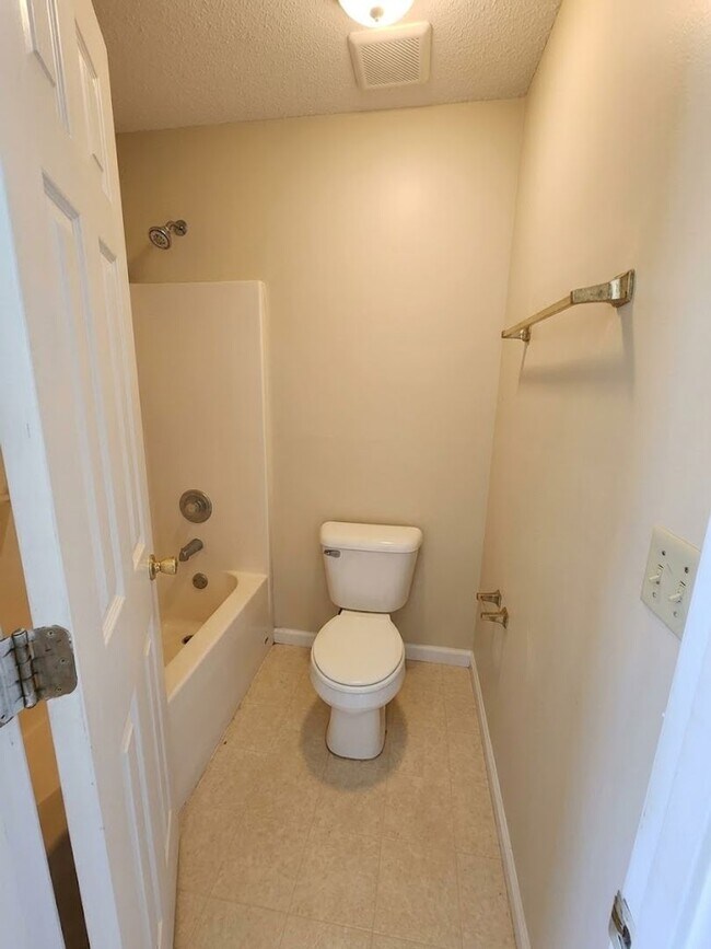Building Photo - 1488 Flo Zechman Dr