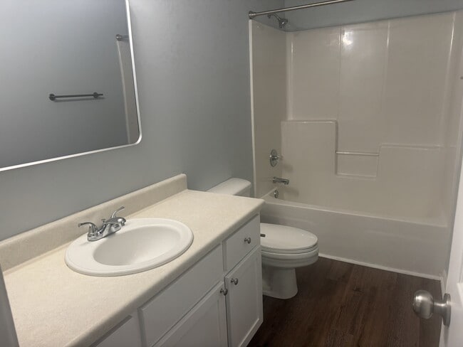 Building Photo - 132 Cove Ln