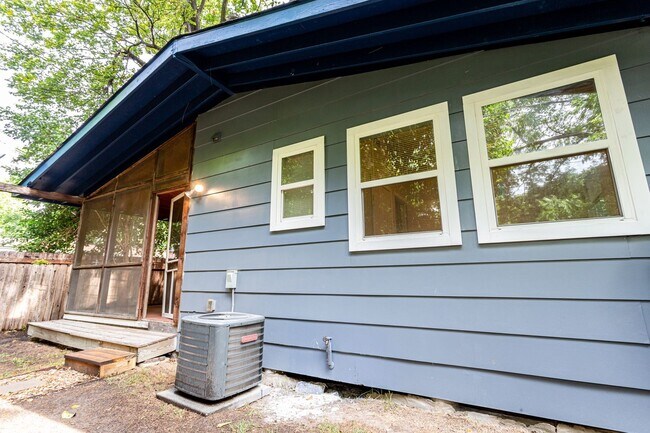 Building Photo - 1909 Morrow St