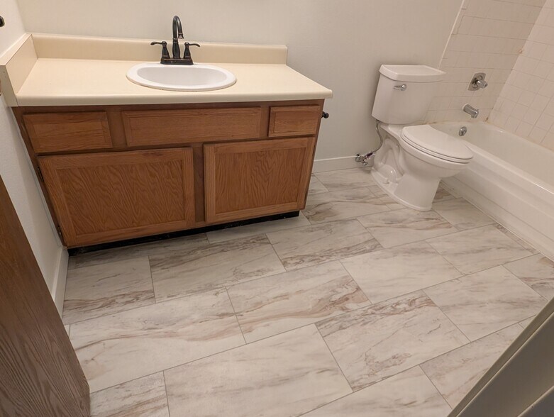 Building Photo - 427 Wright St