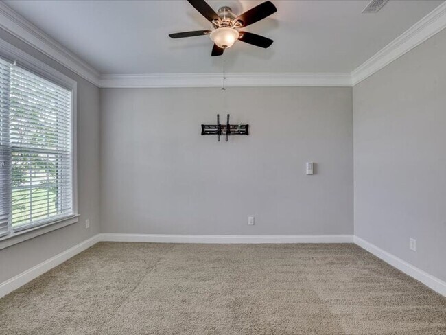 Building Photo - 5 Bedroom 3 Bath In Evans!
