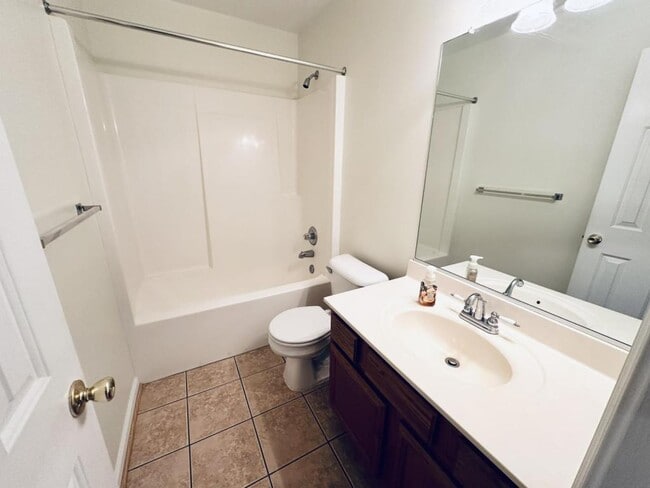 Building Photo - 3249 Fayette Dr