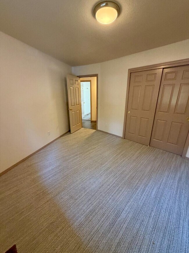 Building Photo - 61171 Minaret Cir