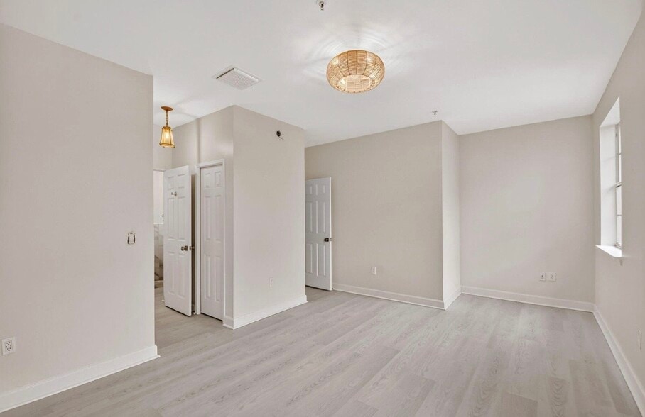 Building Photo - 695 Hibiscus St