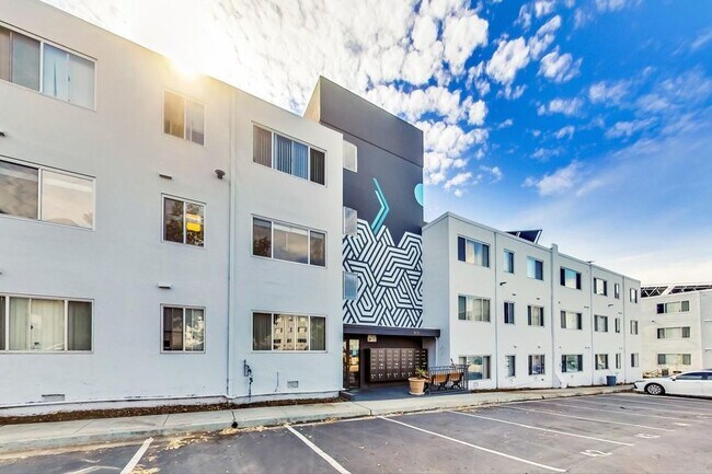 Building Photo - Newly renovated apartment at Oakbrook! 2 M...