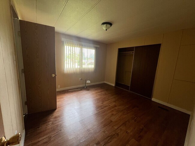 Building Photo - Quiet 2 bedroom home