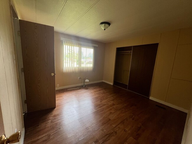 Building Photo - Quiet 3 bedroom home