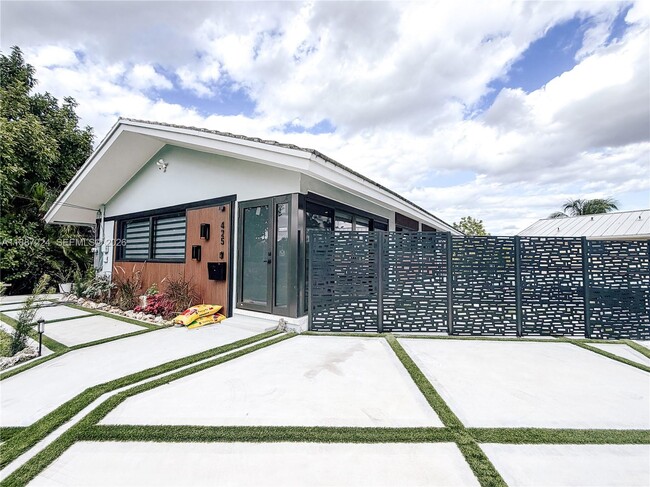 Building Photo - 425 NE 103rd St