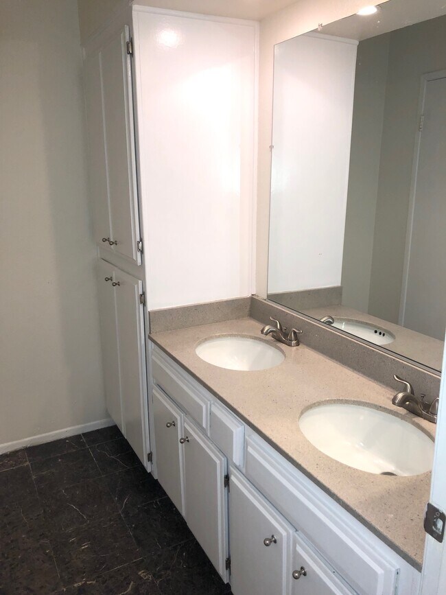 Building Photo - 11471 Bessemer St