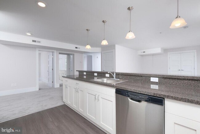 Building Photo - 149 Main St