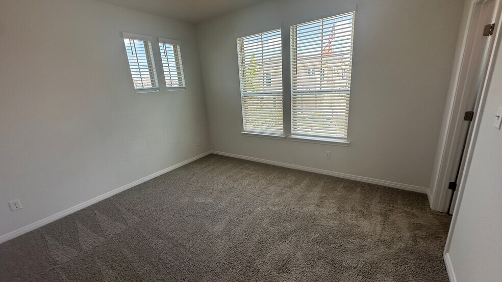 Building Photo - Room in Townhome on Cowbird Path