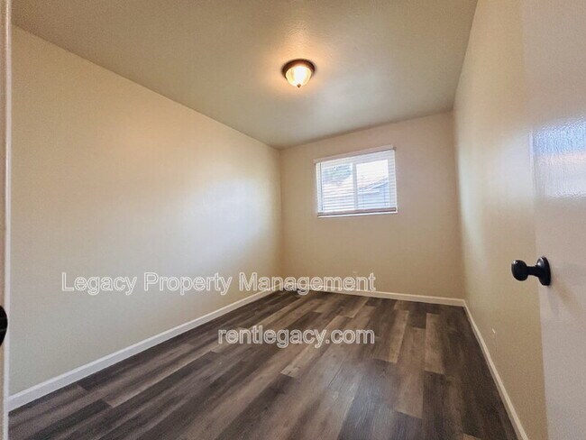 Building Photo - 803 Blue Bill Way