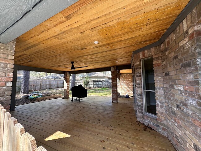 Building Photo - 17707 Moss Point Dr